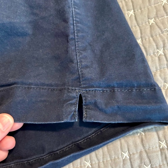 Old Navy Women’s Everyday Shorts 14 Navy - Picture 3 of 5